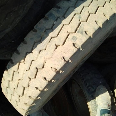 Le camion d'occasion fatigue les pneus 750R16 utilisés radiaux en acier
